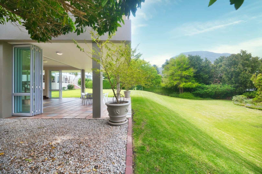 5 Bedroom Property for Sale in Fernkloof Estate Western Cape